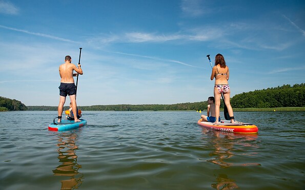 Wolletzsee Standup Paddeln Familie, Foto: Roland Suckow, Lizenz: Tourismusverein Angermünde e. V.