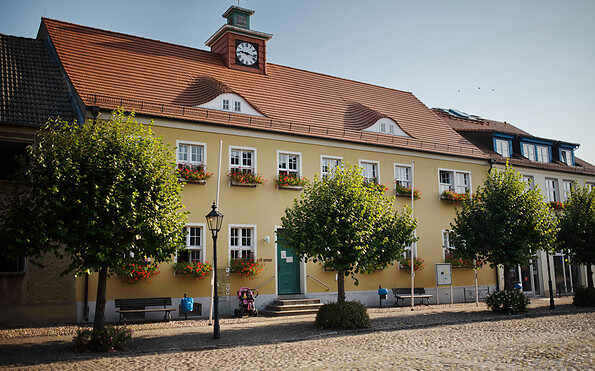 Rathaus Friesack, Foto: Steven Ritzer, Lizenz: Tourismusverband Havelland e.V.