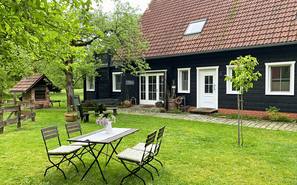 Außenansicht mit Garten, Foto: Sabine Ducos, Lizenz: NaturApartments HideAway &amp; Spa