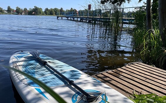 SUP at the Müllrose lido, Foto: Constanze Mikeska, Lizenz: Seenland Oder-Spree