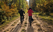 Paar auf Sandpiste, Foto: Alexander Hubitsch / Woodshock Adventures, Lizenz: Alexander Hubitsch / Woodshock Adventures