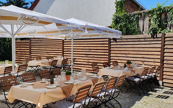 Hochzeitstafel auf der Terrasse, Foto: Landgasthof Spreetal