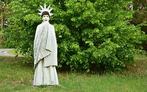 Holzskulptur Schneekönigin, Foto: Sandra Fonarob, Lizenz: Tourismusverband Dahme-Seenland e.V.