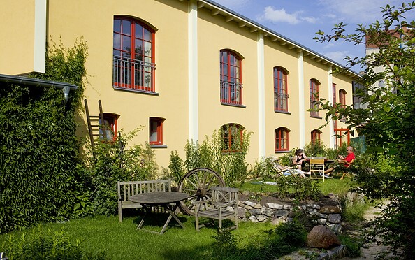 Kulturgasthof "Alte Reederei" - Blick in den Garten, Foto: Michael Wittke, Lizenz: Michael Wittke
