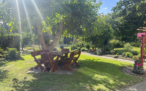 Garten mit Sitzmöglichkeiten, Foto: Jens Kohlschmidt, Lizenz: Jens Kohlschmidt
