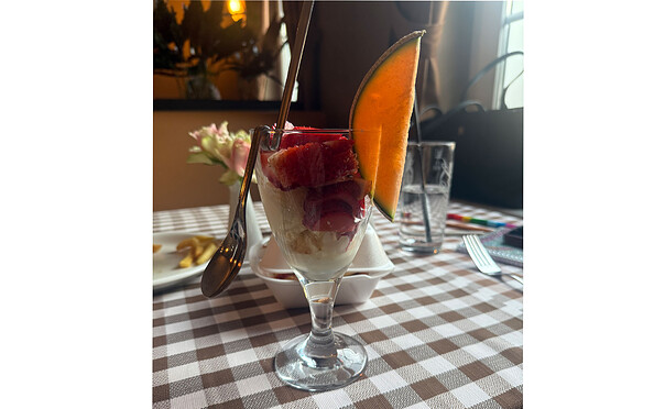 Osteria Forio Königs Wusterhausen -  Eisbecher mit Erdbeeren, Foto: Petra Förster, Lizenz: Tourismusverband Dahme-Seenland e.V.