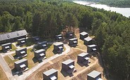 Campinghütten mit Seeblick im Hafencamp Senftenberger See, Foto: ZV LSB