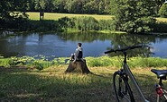 Pause an der Spree auf dem Spreeradweg, Foto: Marie Kessler, Lizenz: Seenland Oder-Spree