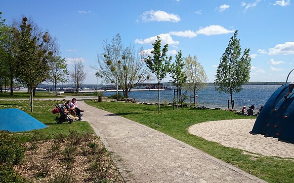 Spielplatz am Seestrand Senftenberg am Senftenberger See, Foto: Dana Großkopf, Lizenz: Zweckverband Lausitzer Seenland Brandenburg