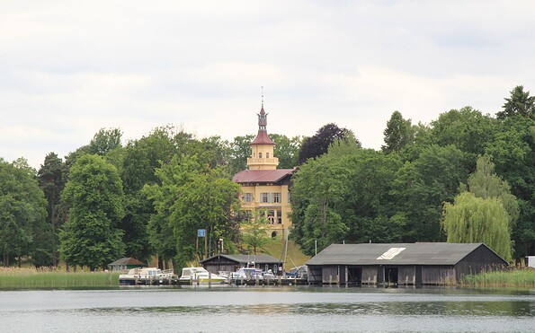 Schloss Hubertushöhe, Foto: Sandra Ziesig, Lizenz: Seenland Oder-Spree