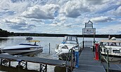 Steg mit Gelber Welle am Biergarten Steghaus, Foto: Norman Siehl, Lizenz: Tourismusverband Dahme-Seenland