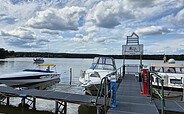 Steg mit Gelber Welle am Biergarten Steghaus, Foto: Norman Siehl, Lizenz: Tourismusverband Dahme-Seenland