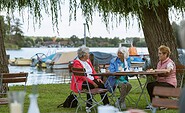 Coffee and cake by the water’s edge, Foto: Steffen Lehmann, Lizenz: TMB Tourismus-Marketing Brandenburg GmbH