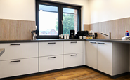 ‘Zum Steiger’, The kitchen is modernly equipped. This includes an air fryer., Foto: Ulrike Haselbauer, Lizenz: Tourismusverband Lausitzer Seenland e.V.