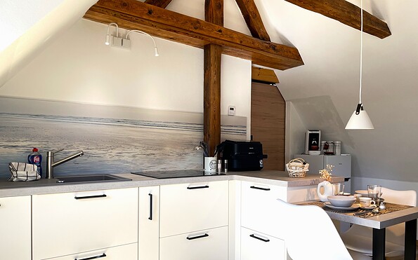‘Zum Segler’, modern kitchen with a pod/capsule coffee machine (there are 3 different varieties), Foto: Ulrike Haselbauer, Lizenz: Tourismusverband Lausitzer Seenland e.V.