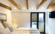 ‘Zum Segler’, bedroom with access to the balcony, Foto: Ulrike Haselbauer, Lizenz: Tourismusverband Lausitzer Seenland e.V.