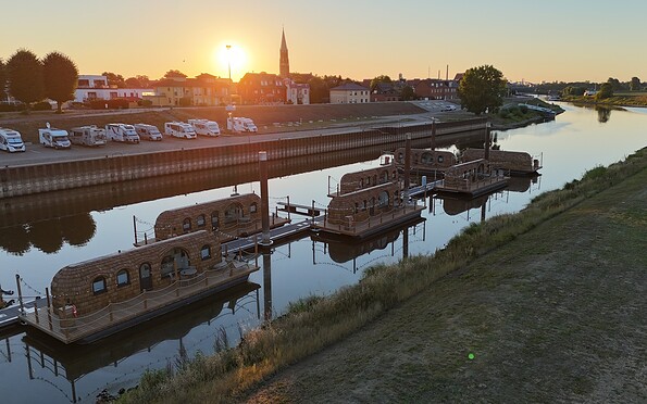 Schwimmende IGLUs mit außergewöhnlichem Charme und besonderer Architektur, Foto: A .Zado, Lizenz: elbwaerts.455 Wittenberge