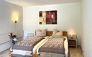 Bedroom with single beds pushed together, Foto: Ulrike Haselbauer, Lizenz: Tourismusverband Lausitzer Seenland e.V.