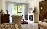 Bedroom with seating area and electric fireplace, Foto: Ulrike Haselbauer, Lizenz: Tourismusverband Lausitzer Seenland e.V.