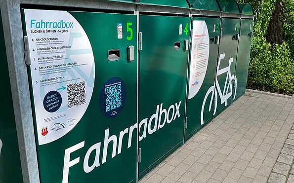 Fahrradboxen Laternengasse Guben ChatGPT, Foto: Frau Maj, Lizenz: Stadt Guben