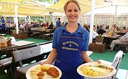 Spargel wird serviert, Foto: Buschmann &amp; Winkelmann GmbH, Foto: Maika Ziehl