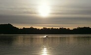 Sonnenaufgang über dem See, Foto: G. E s p i c h, Lizenz: Ferienwohnhaus Drei am Zemminsee