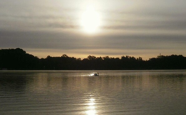 Sonnenaufgang über dem See, Foto: G. E s p i c h, Lizenz: Ferienwohnhaus Drei am Zemminsee