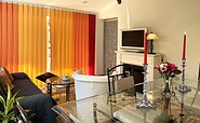 Blick zu TV-Flachbildschirm, Foto: Ulrike Haselbauer, Lizenz: Tourismusverband Lausitzer Seenland e.V.