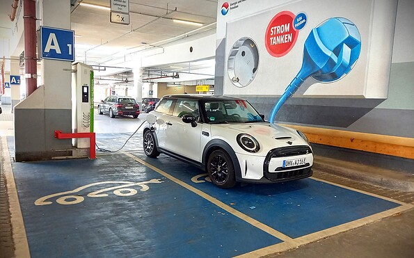 Stromtankstelle Sterncenter, Foto: ECE Marketplaces GmbH &amp; Co. KG