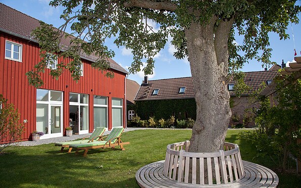 Eingang zum Atelierhaus mit Komfortzimmern und Saunabereich