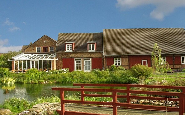 Außenansicht Hotel vom Garten aus