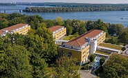 Außenansicht mit Seeblick