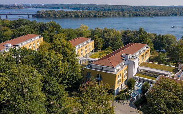 Außenansicht mit Seeblick