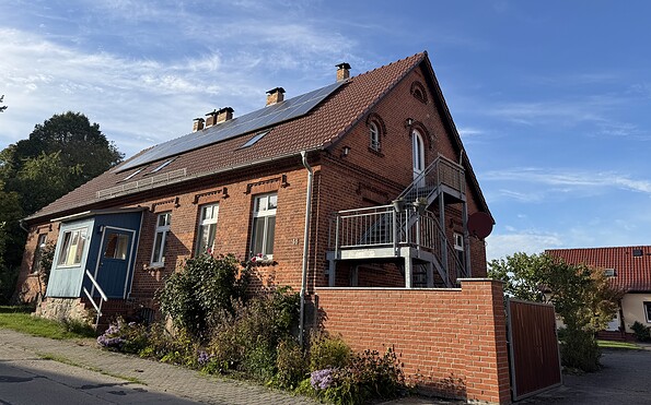 Ferienwohnung am Schlossberg Naugarten Aussenansicht mit Hof, Foto: Anet Hoppe