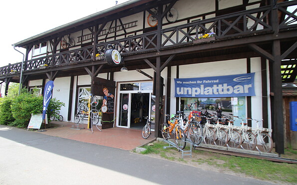 Die Radler-Scheune in Burg (Spreewald) - Eingang zum Service, dem Verkauf &amp; der Vermietung, Foto: R.Schmidt