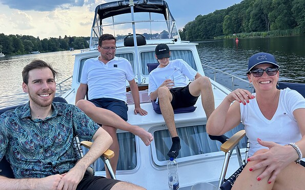 Bootstour Schlösserrundfahrt, Foto: Bootstouren-potsdam, Lizenz: Edmond Kelmendi