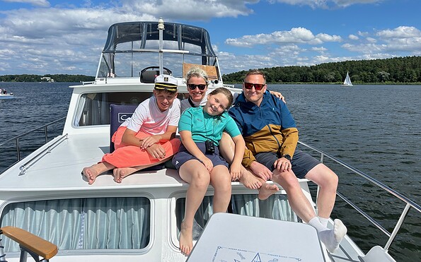 Bootstour Familie mit Kindern, Foto: Bootstouren-potsdam, Lizenz: Edmond Kelmendi