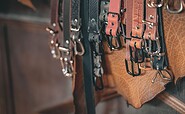 Ledergürtel im Clothing Emporium, Foto: El Dorado Abenteuer GmbH, Lizenz: El Dorado Abenteuer GmbH