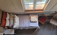 Einzelbett im unteren Wohnbereich mit Zustellmöglichkeit für 1 weiteres Bett, Foto: Kerstin Kiehl