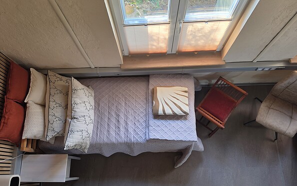 Einzelbett im unteren Wohnbereich mit Zustellmöglichkeit für 1 weiteres Bett, Foto: Kerstin Kiehl