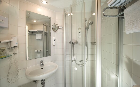 Badezimmer mit Dusche, Foto: AHORN Hotels &amp; Resorts, Lizenz: AHORN Hotels &amp; Resorts