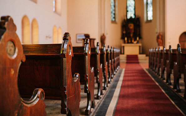 Gang Dorfkirche Paaren im Glien, Foto: Steven Ritzer, Lizenz: Tourismusverband Havelland e.V.