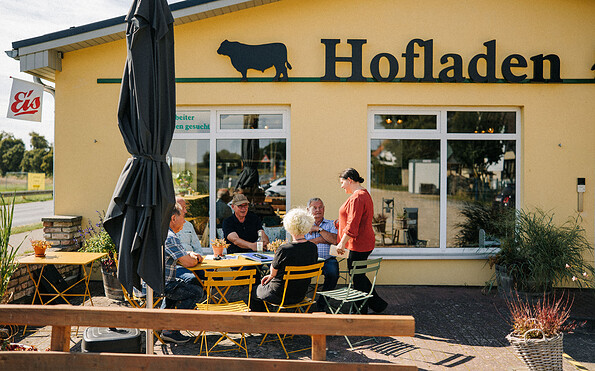 Terrasse Hofladen Selbelang, Foto: Steven Ritzer, Lizenz: Tourismusverband Havelland e.V.