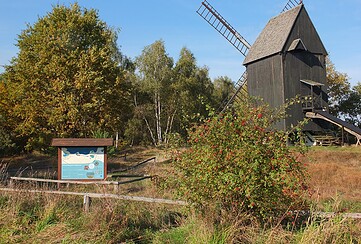 Bochwindmühle am Naturlehrpfad am Gülper See, Foto: Claudia Hesse, Lizenz: Natur- und Sternenpark Westhavelland