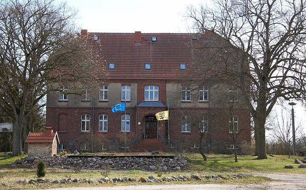 Haus Neudorf Außenansicht, Foto: Alena Lampe, Lizenz: TMU GmbH
