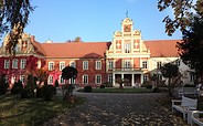 Außenansicht des Schlosses Meyenburg, Foto: Modemuseum Schloss Meyenburg