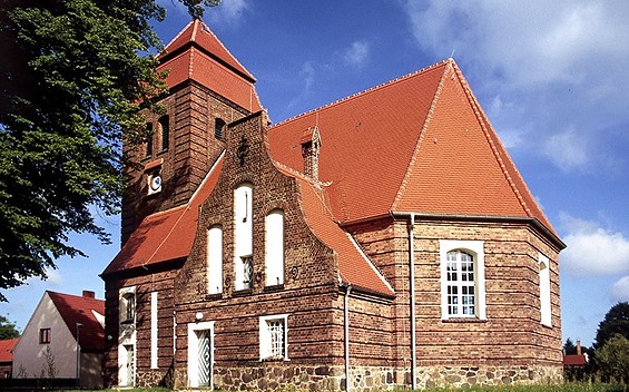 Kirche Pinnow, Foto: Katharina Riedel