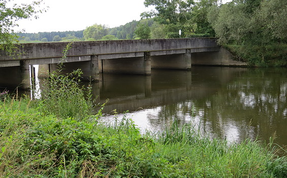 Wehr zum Wasserkraftwerkskanal Grießen, Ansicht vom Kanal, Foto: M. Zahn