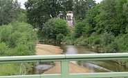 Blick von Brücke in Zelz-Siedlec Richtung Wasserkraftwerk, Foto: M. Zahn