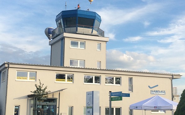 Tower des Flugplatzes Strausberg, Foto: Stadt- und Touristinformation Strausberg